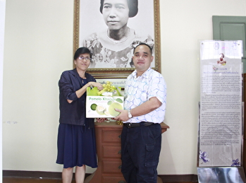 วิทยาลัยสหเวชศาสตร์  มอบกระเช้าส้มโอ
ให้กับสถาบันวิจัยและพัฒนา
เนื่องในวาระต้อนรับปีใหม่