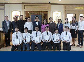 The university's management team
Congratulations With researchers and
students creating a name on the world
class research contest