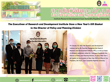 The Executives of Research and
Development Institute Gave a New Year’s
Gift Basket to the Director of Policy
and Planning Division